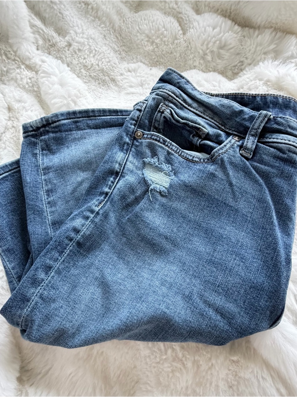 Silver Jeans light blue denim Avery Bermuda - W31